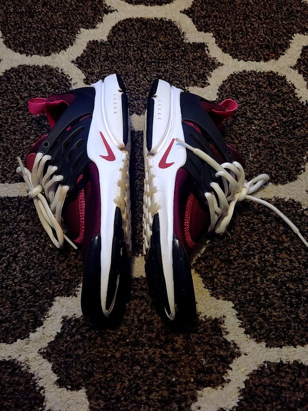 Nike Women's Maroon & Pink Athletic Sneakers